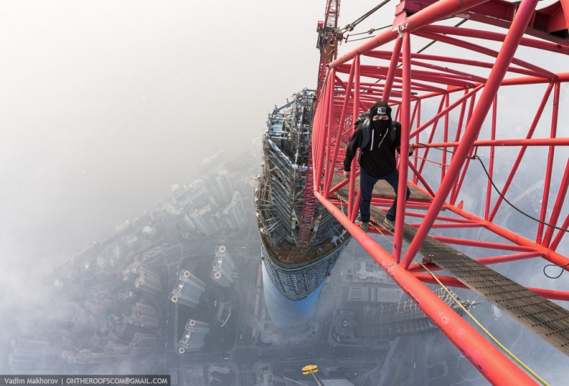 Ils gravissent la Shanghai Tower ( 650m )