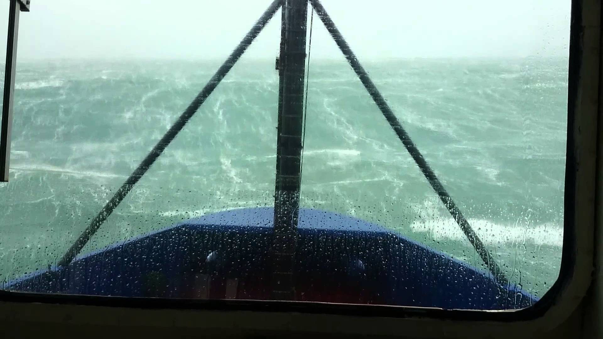 Sur un bateau dans une tempête en Irlande