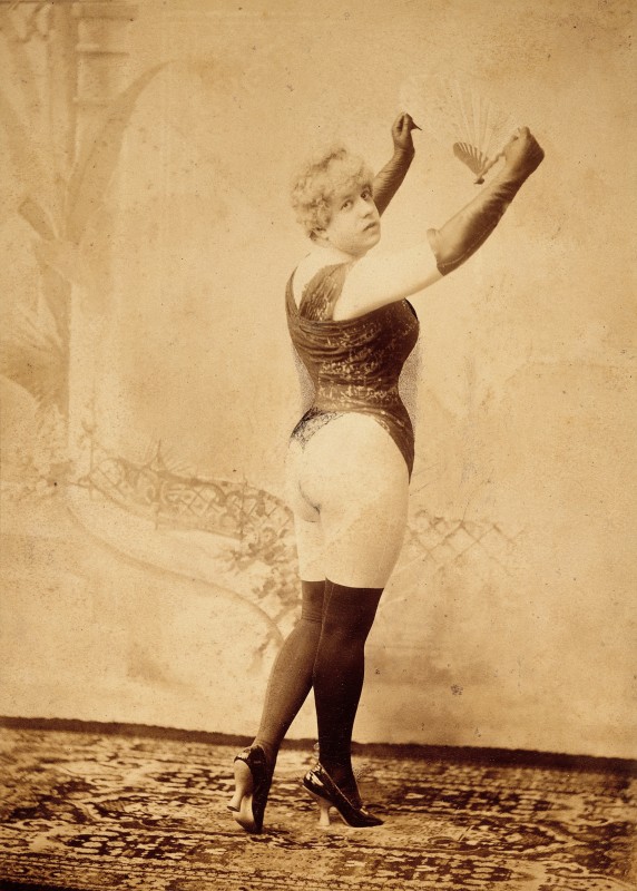 L0031640 Photograph of a man dressed in women's clothing
