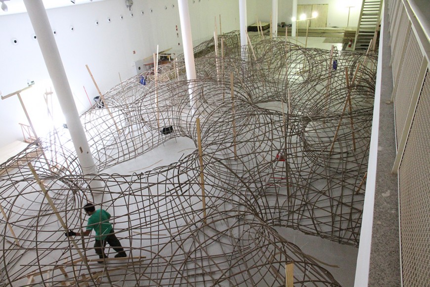 Les tunnels de bois d&rsquo;Henrique Oliveira