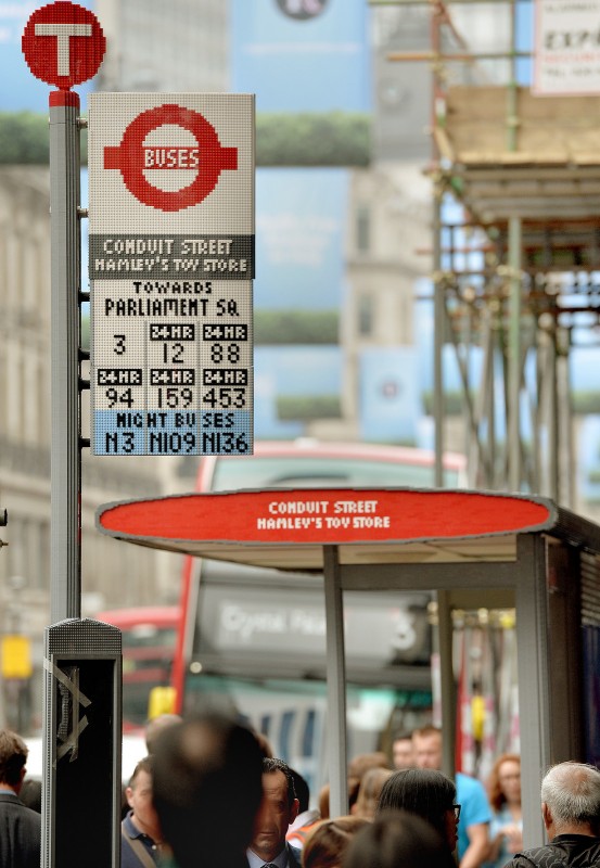 arret-bus-lego-londres-01