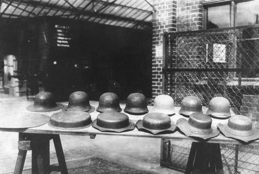 Étapes de fabrication d’un casque militaire Allemand en 1916