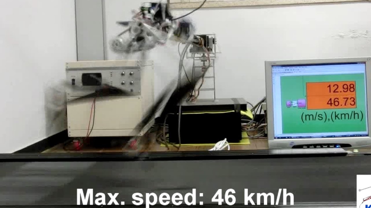 Un robot bipède à queue qui se déplace à 46km/h