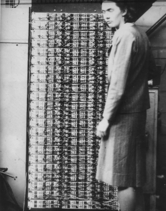 [Mystère #121] Kathleen Booth devant un ordinateur en 1948