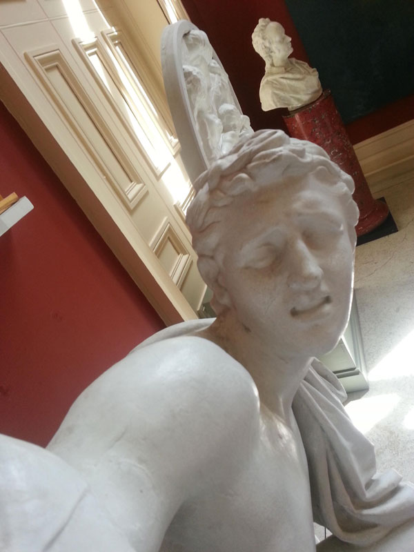 statue-selfies-1