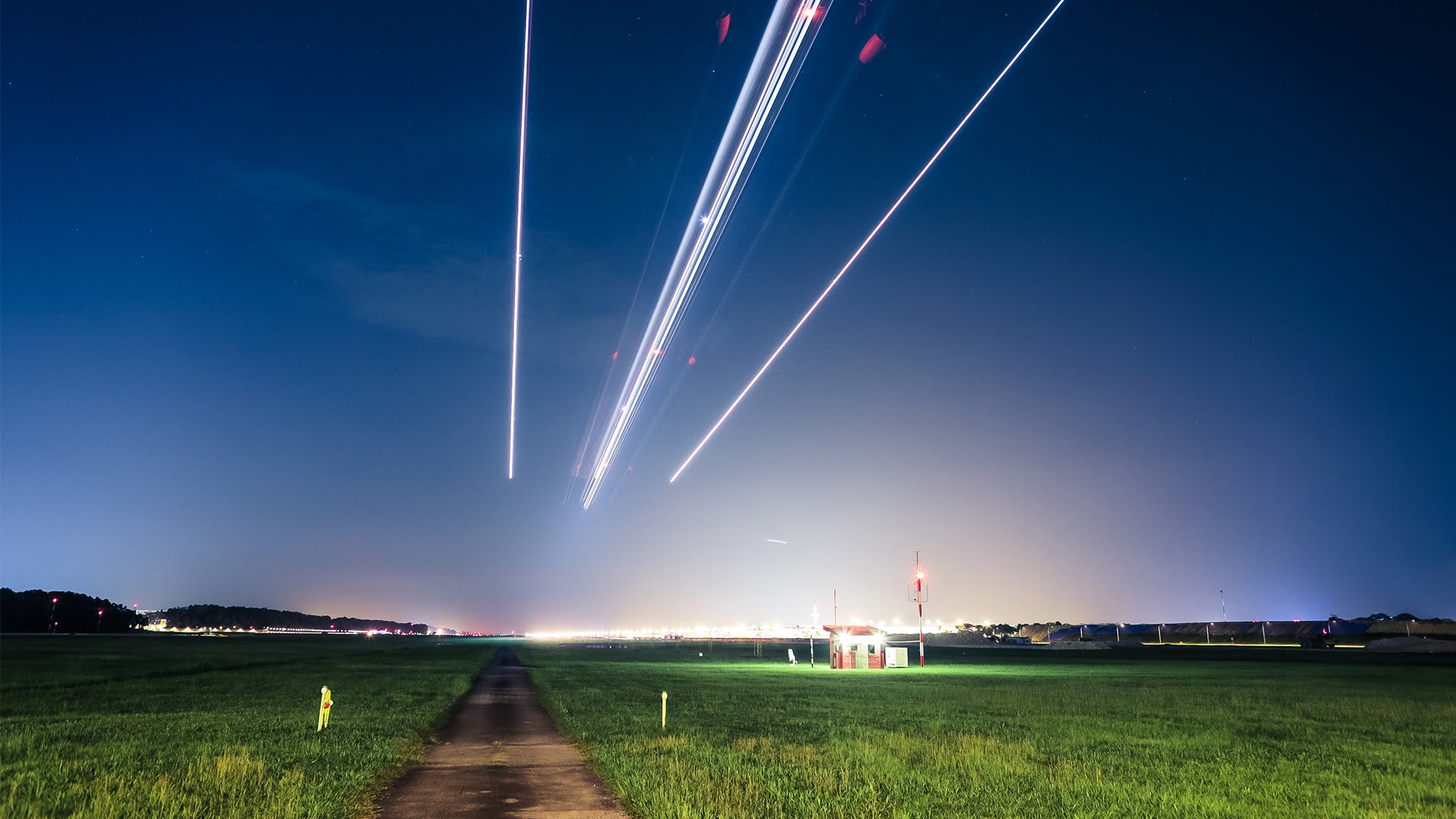 Un aéroport avec des avions super rapides