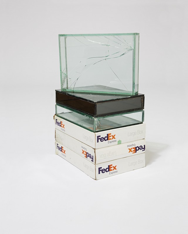 boite-verre-fedex-walead-beshty-05