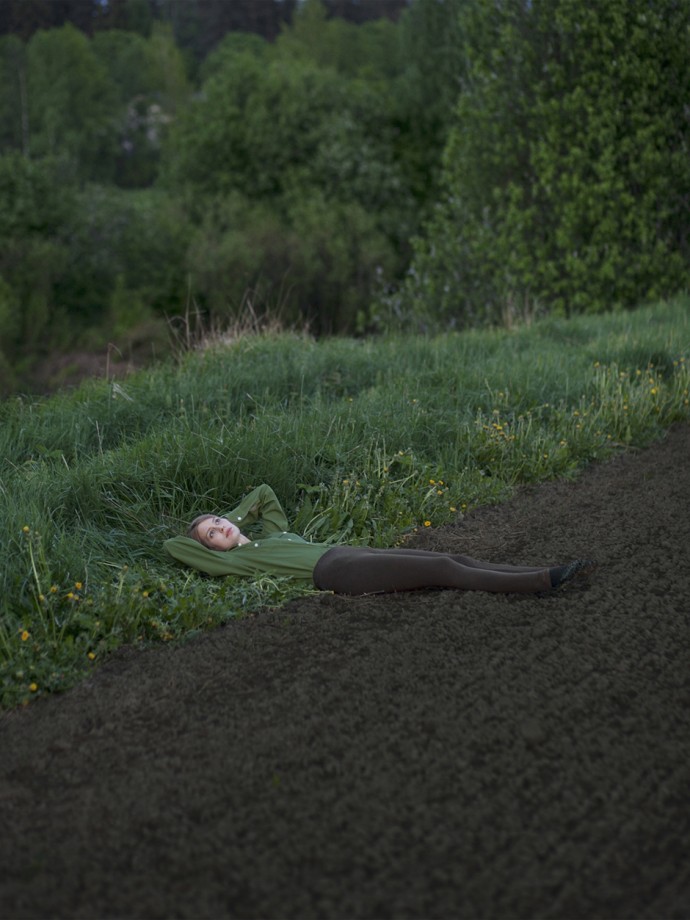 Wilma Hurskainen se fond dans la nature