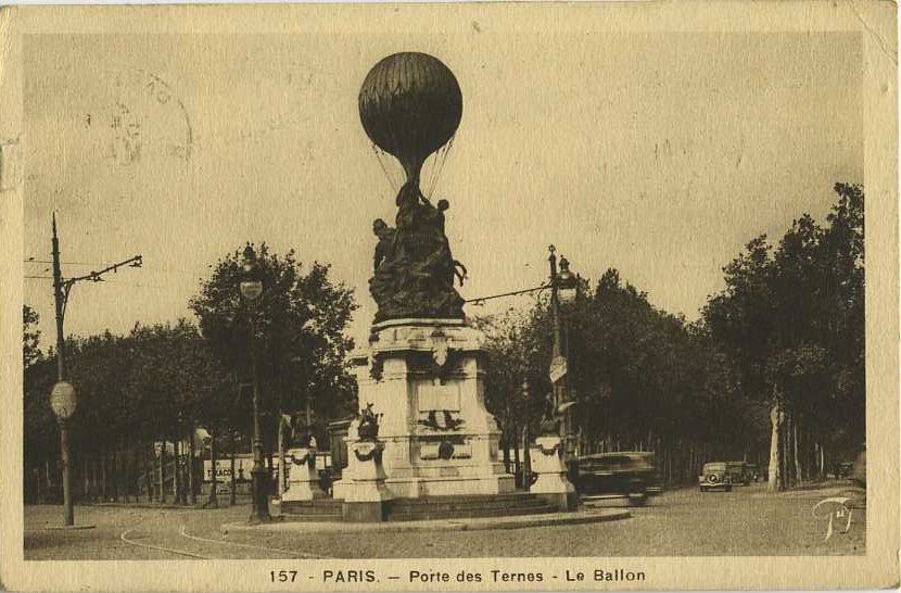 paris-statue-hommage-balon-avion-01