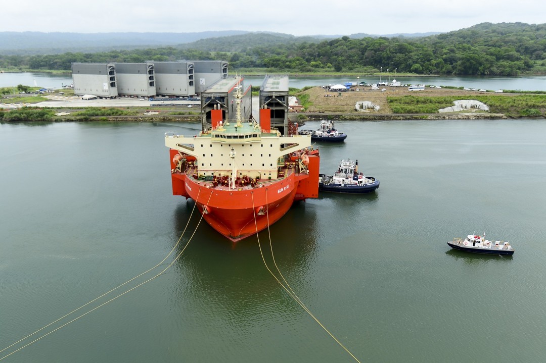 porte-canal-panama-04