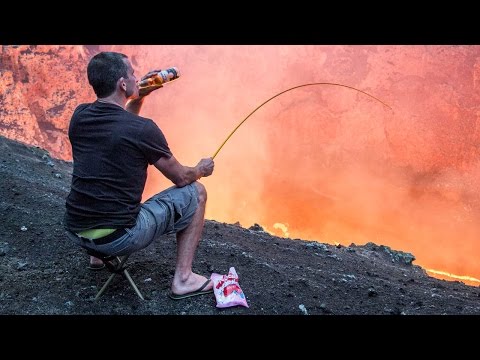 Griller un marshmallow au dessus d’un volcan