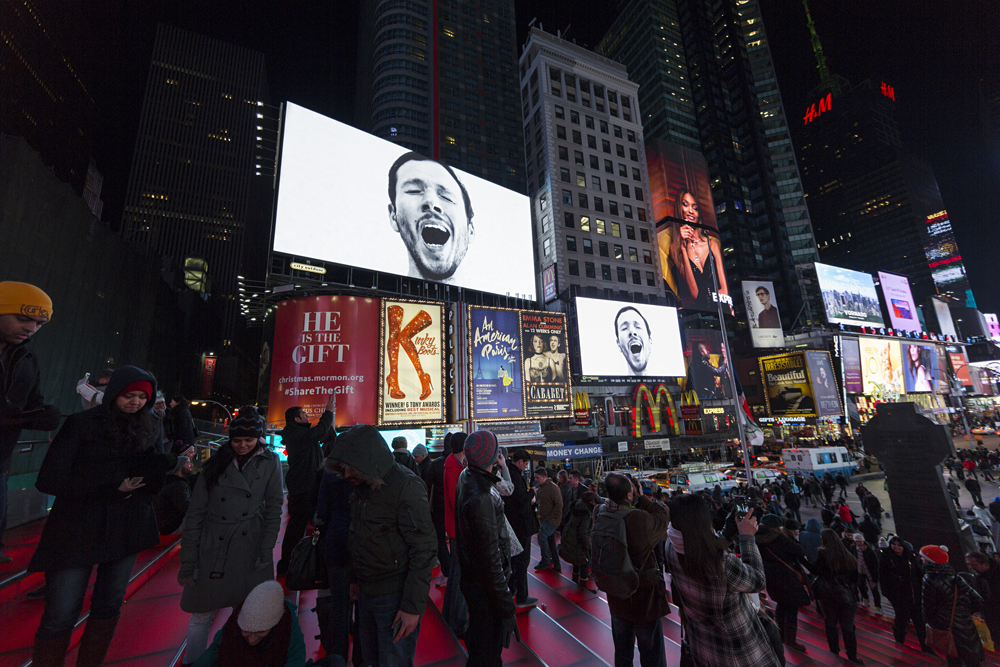 baillement-times-square-new-york-07