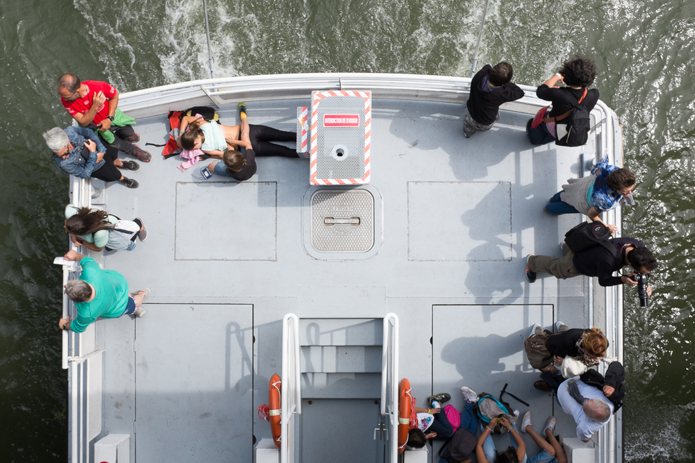 bateau-mouche-touriste-paris-02