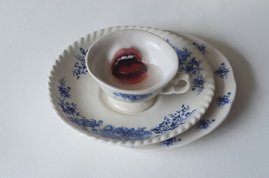 doigt-bouche-assiete-03