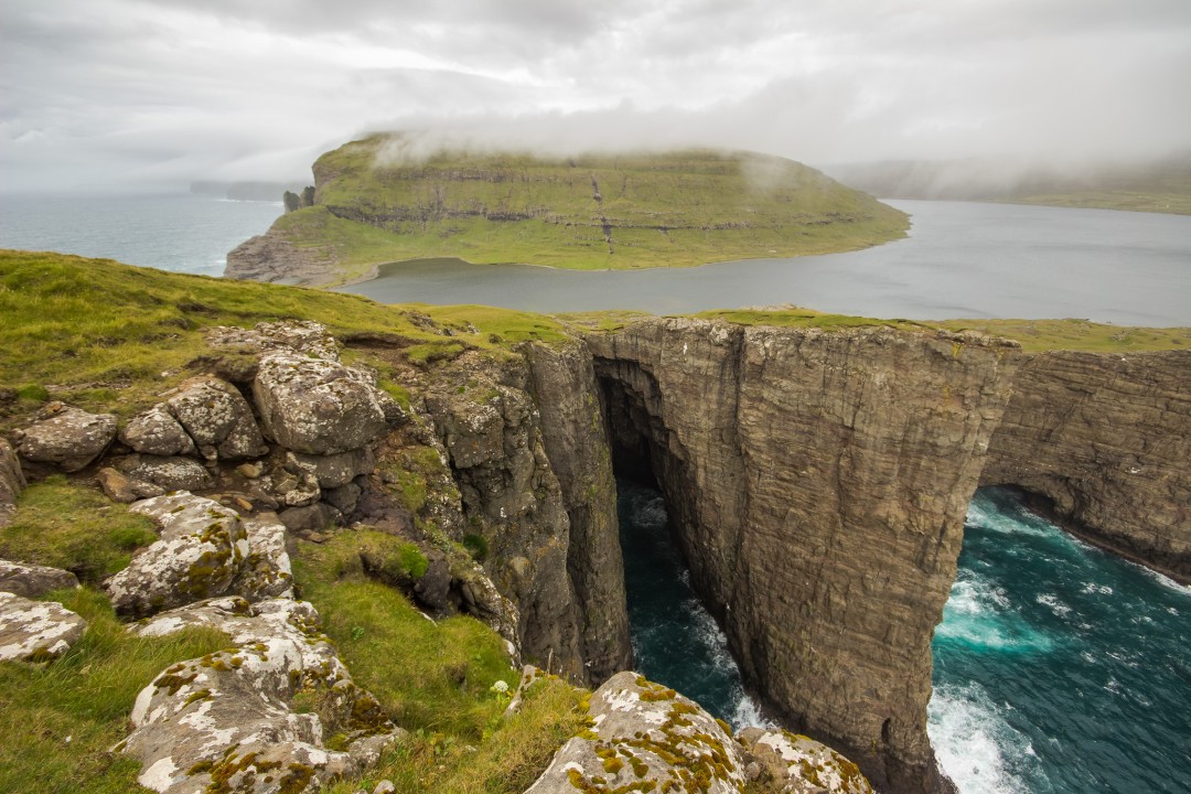 Le lac Sørvágsvatn des Îles Féroé