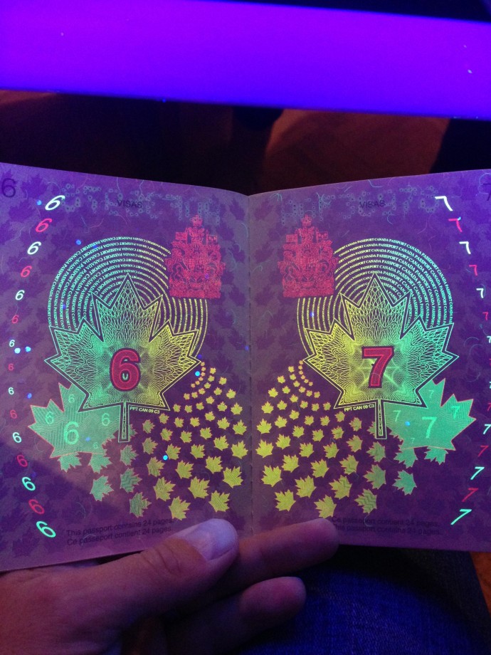 passeport-canada-uv-noire-lumiere-03