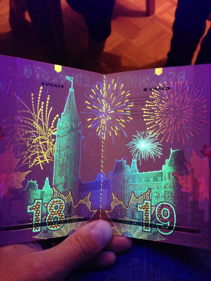passeport-canada-uv-noire-lumiere-05