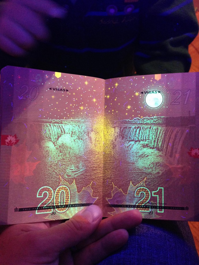passeport-canada-uv-noire-lumiere-13
