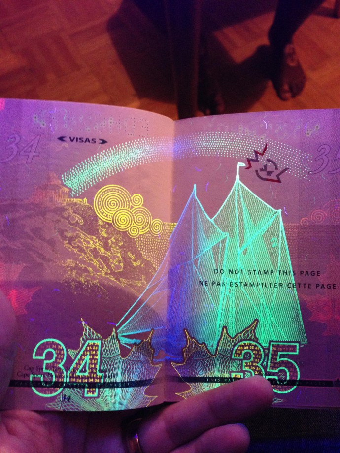 passeport-canada-uv-noire-lumiere-17