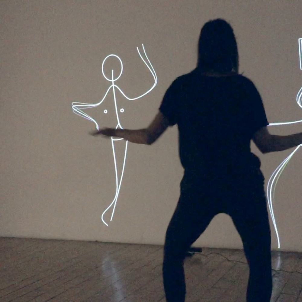 Une installation vous transforme en personnage en bâton dansant