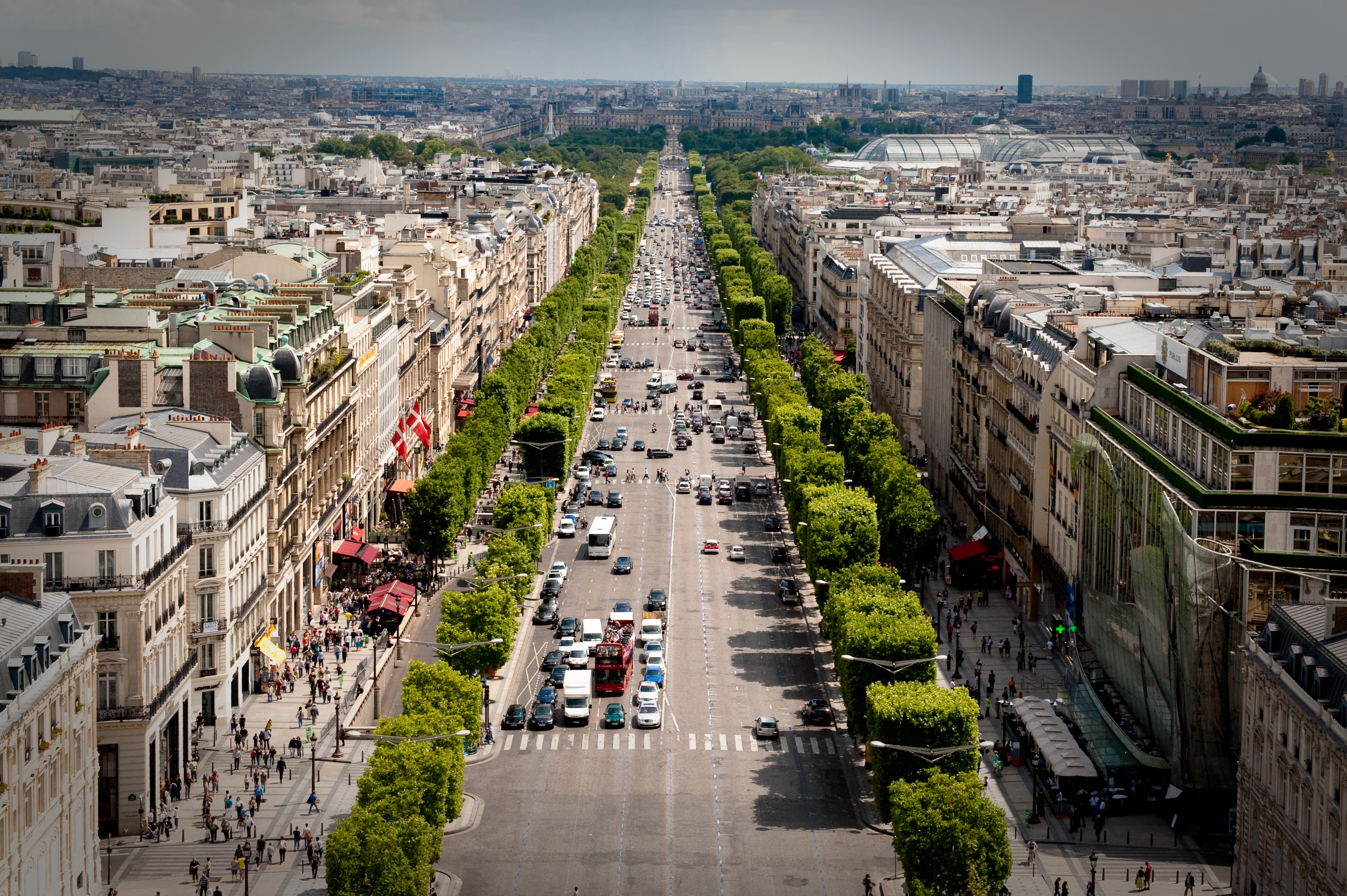 Il y a 82 habitants sur l’avenue des Champs-Elysées