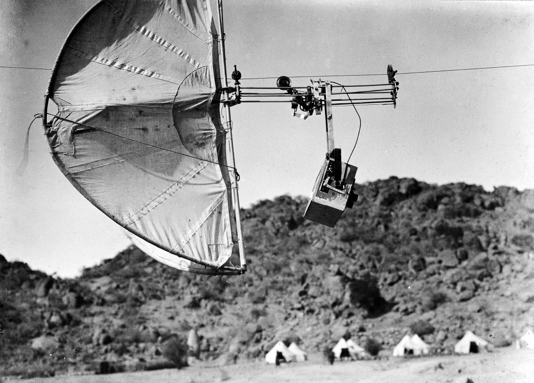 M0008638 'Photographic automatic kite'