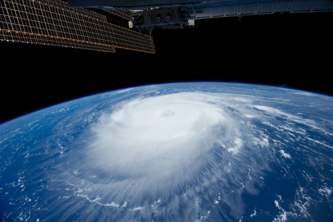 typhon-ouragan-photo-espace-06