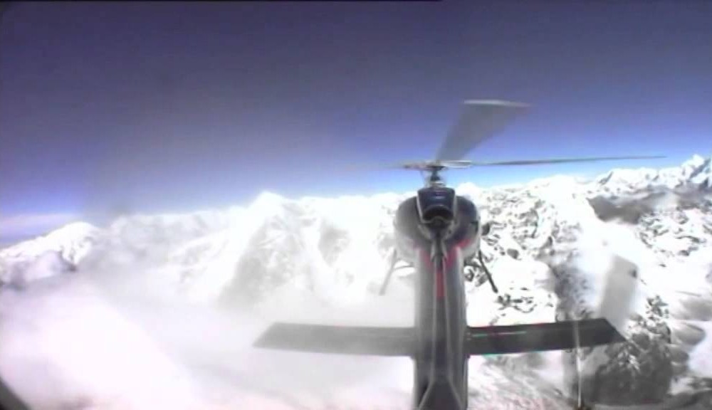 Un hélicoptère au sommet de l’Everest