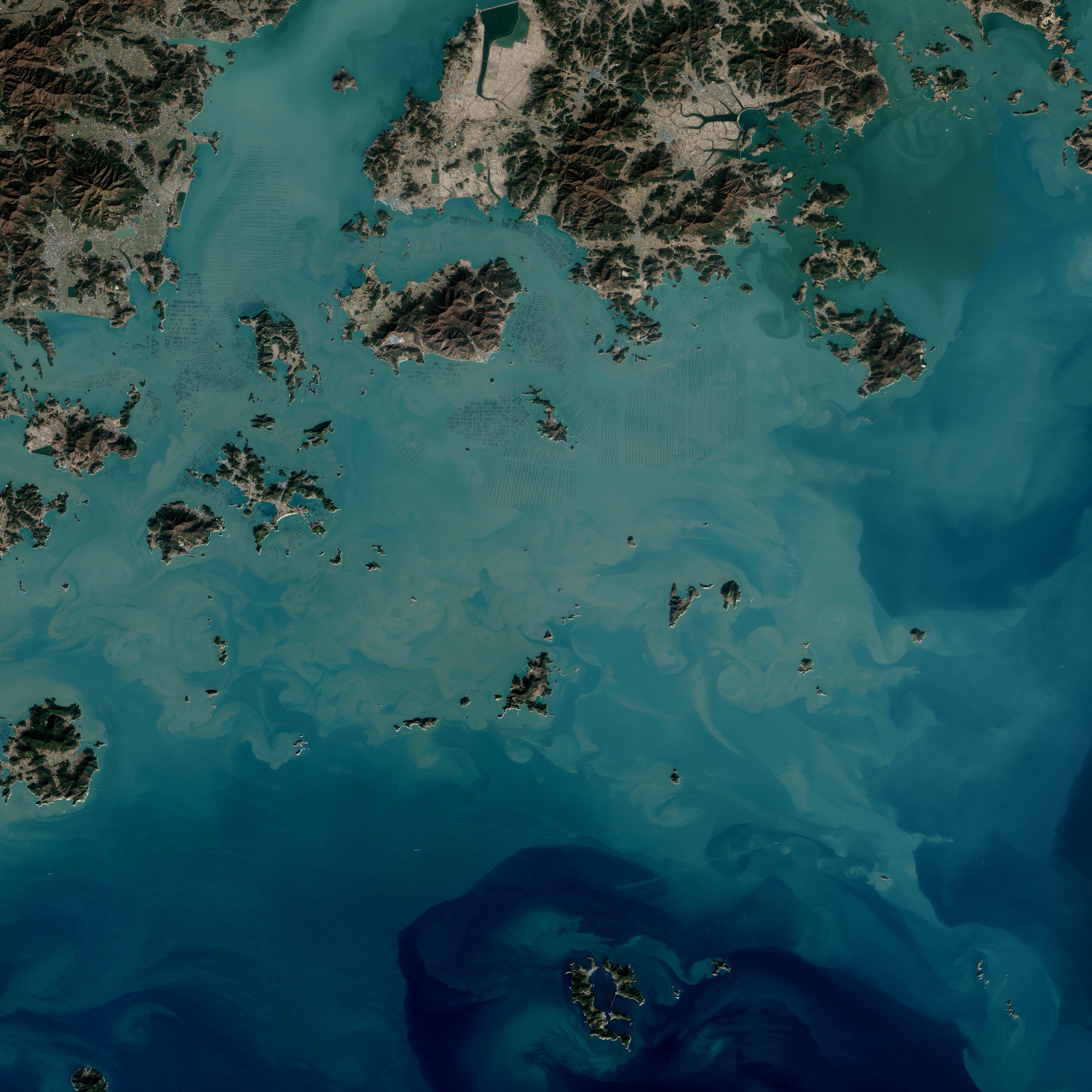 Des fermes d’algues en Corée du Sud vues de l’espace