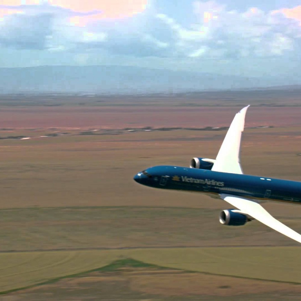 Un Boeing 787-9 Dreamliner décolle à la verticale