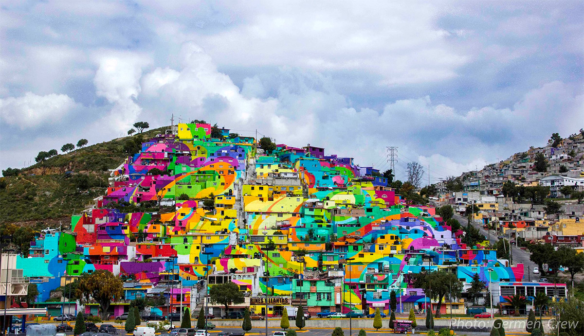 Une oeuvre sur les façades d’un village mexicain par ses habitants