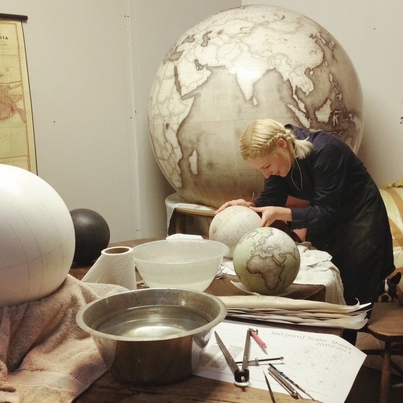 fabrication-globe-terrestre-artisanale-01