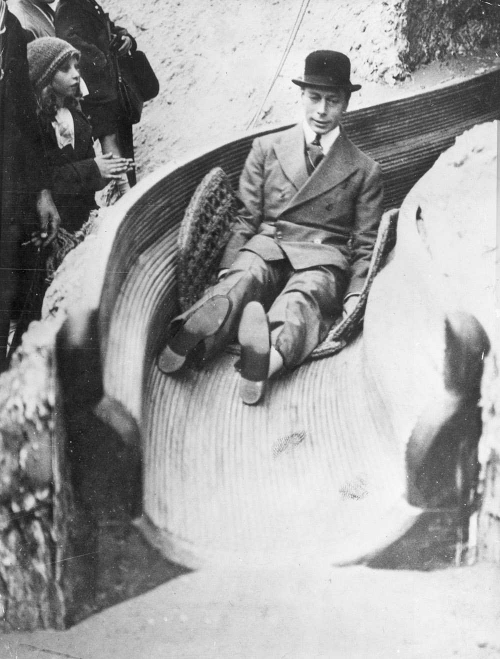 Le futur roi George VI sur un Helter Skelter en 1925