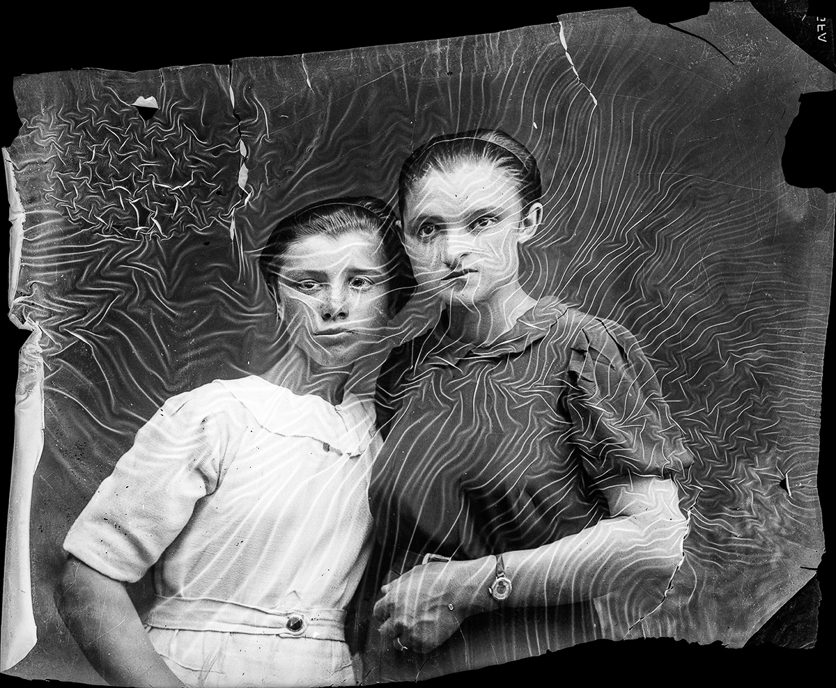 Des vieux portraits abîmés par le temps