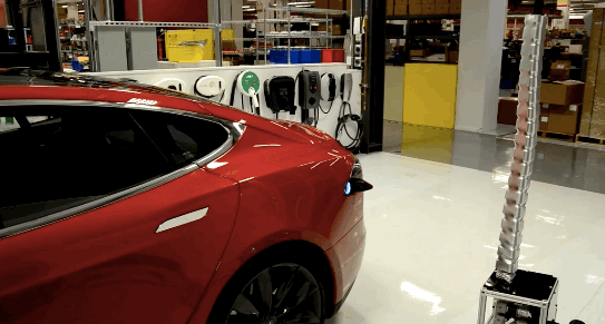 Un prototype de chargeur automatique pour Tesla Model S