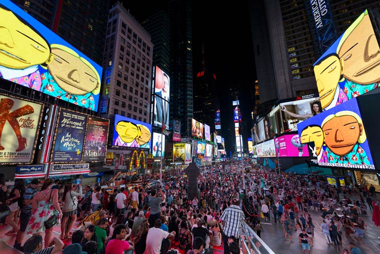 Des personnages animés envahissent les écrans de Times Square