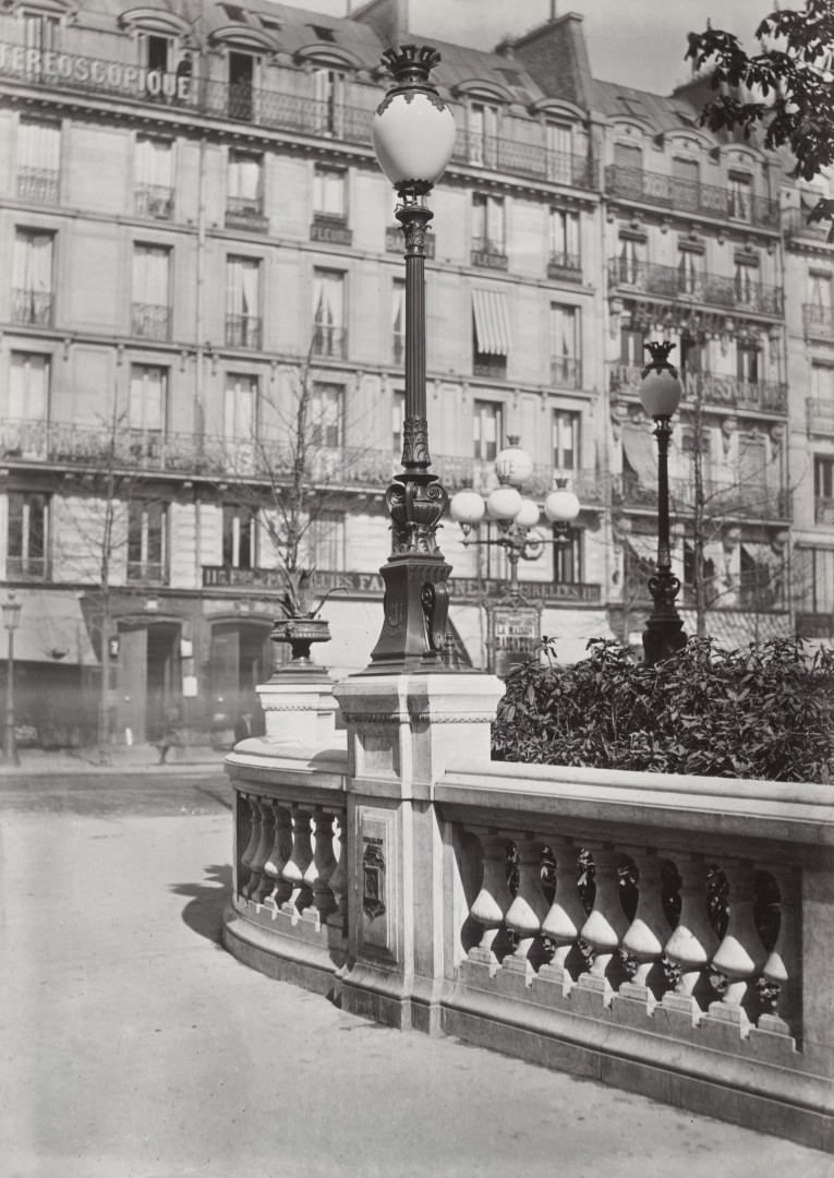 Lampadaire_Paris_Charles_Marville_Arts_et_Metiers_modèle_actuel_1878