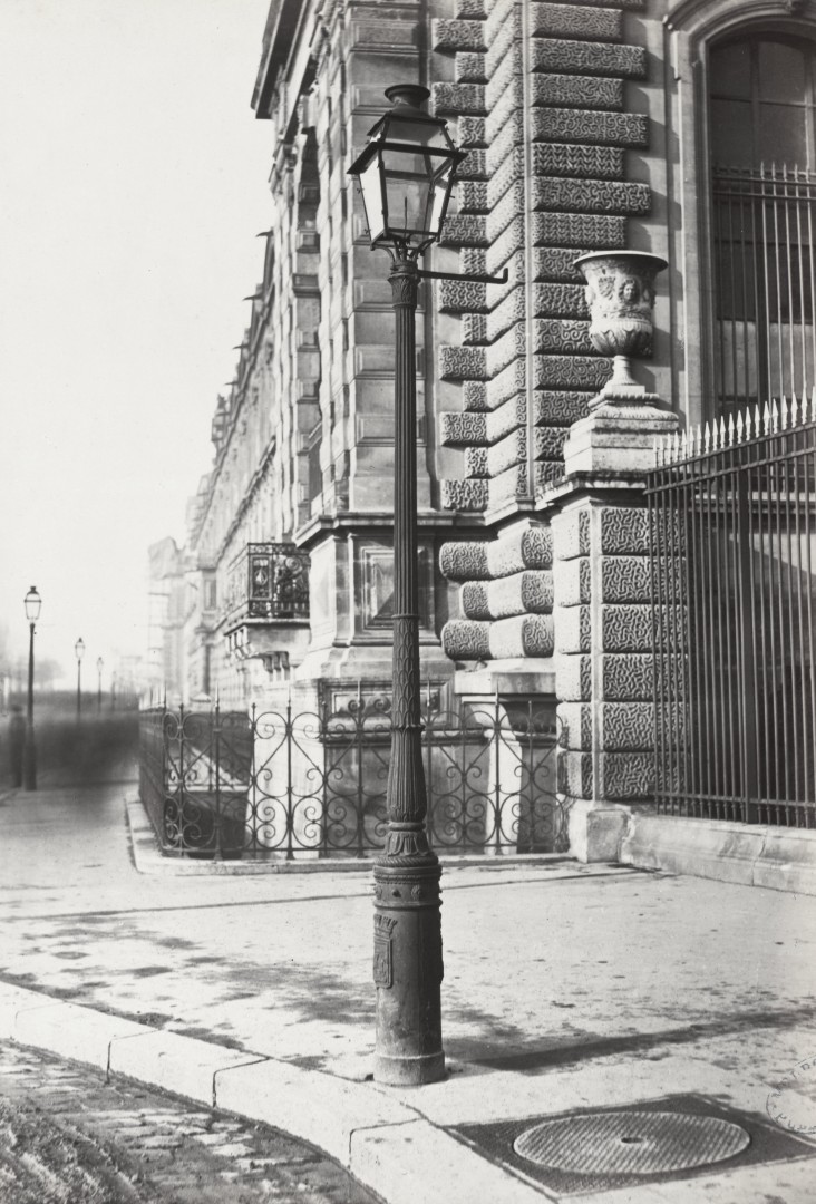 Lampadaire_Paris_Charles_Marville_Pavillon_Charles_IX_ancien_modèle_1878
