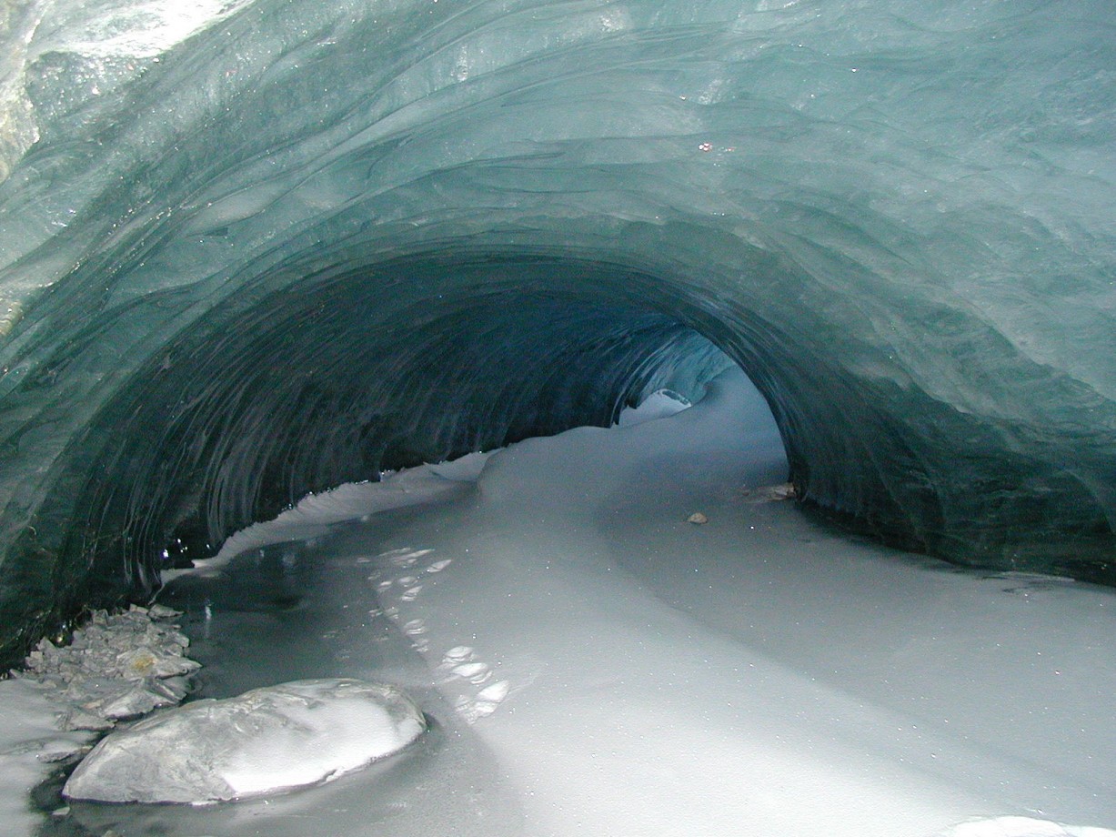 Une grotte de glace proche de Palmer Station - Zee Evans