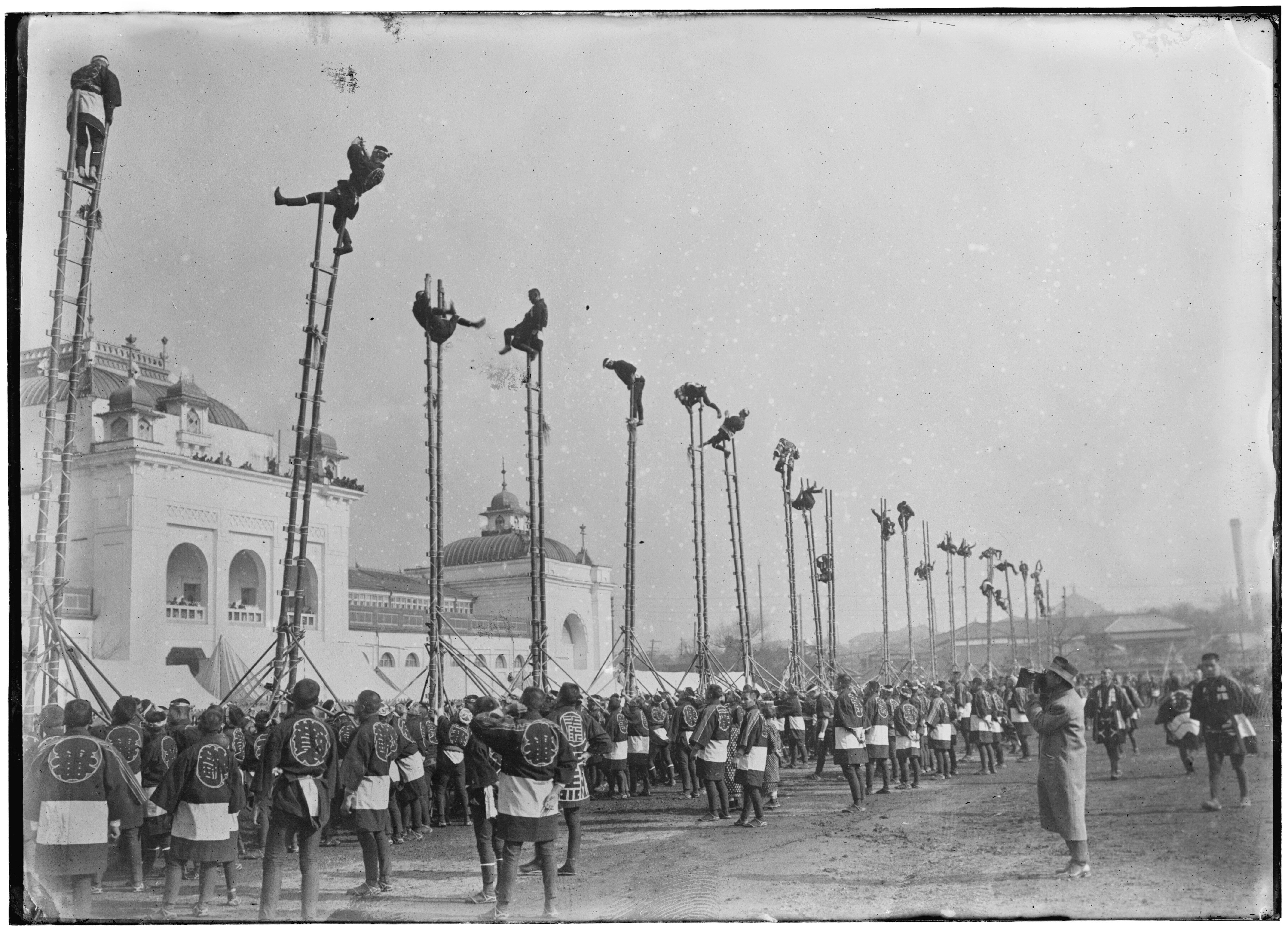 [Mystère #185] Le dezomeshiki, parade des pompiers de Tokyo en 1916