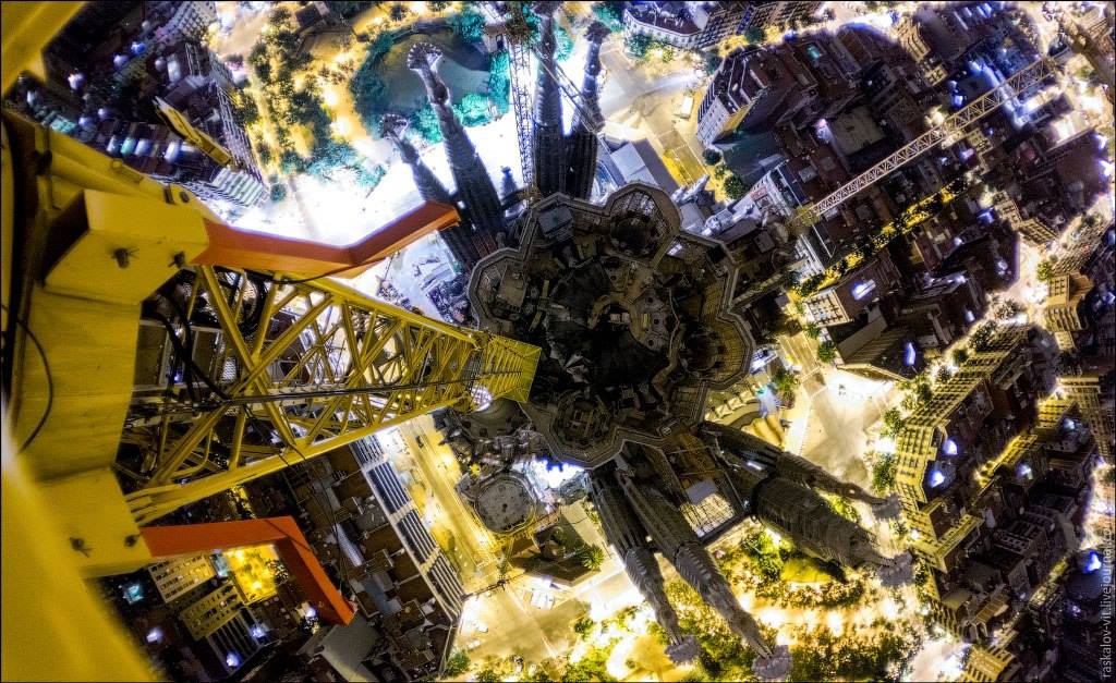 Il a escaladé la Sagrada Familia pour faire ces photos