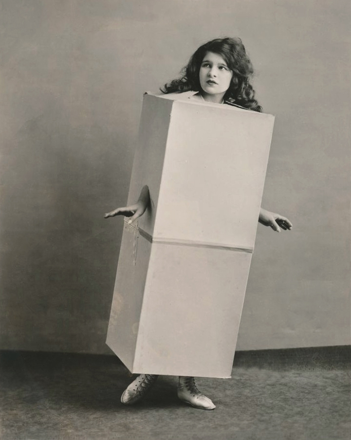 [Mystère #198] Miriam Miller dans un spectacle à l’Hippodrome en 1921