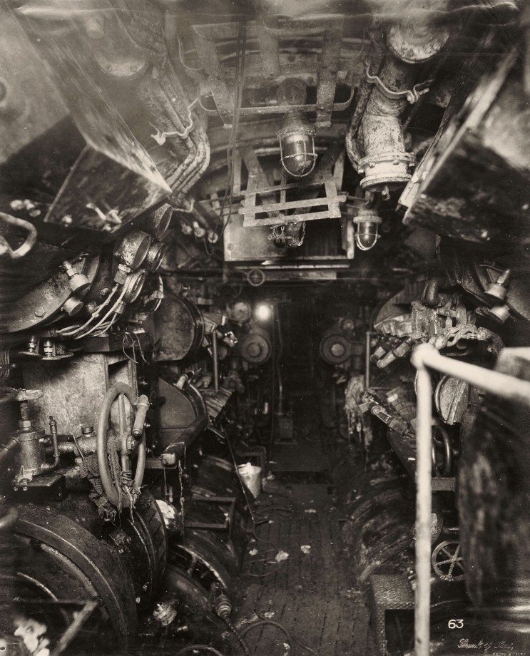 uboat-interieur-controles-sousmarin-02