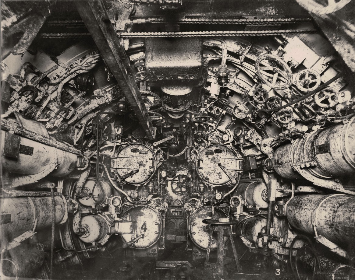uboat-interieur-controles-sousmarin-06