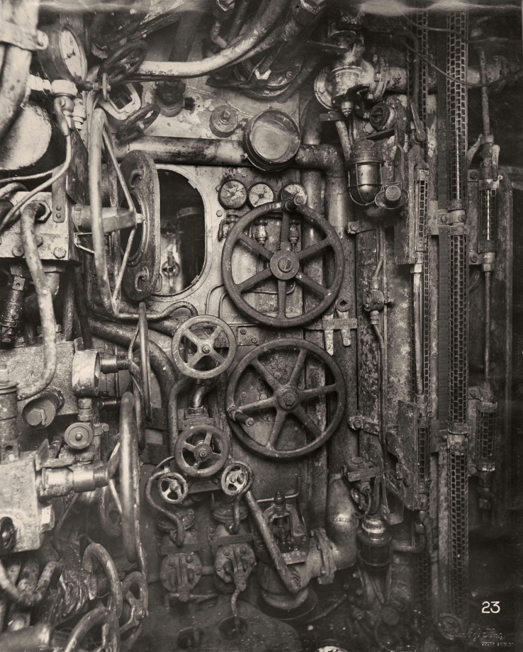 uboat-interieur-controles-sousmarin-11