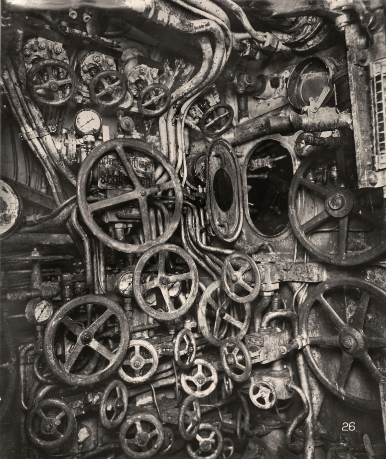 uboat-interieur-controles-sousmarin-13