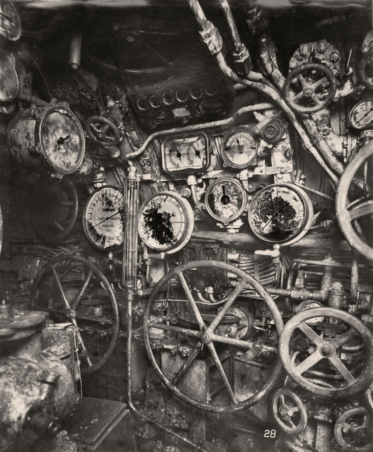 uboat-interieur-controles-sousmarin-14