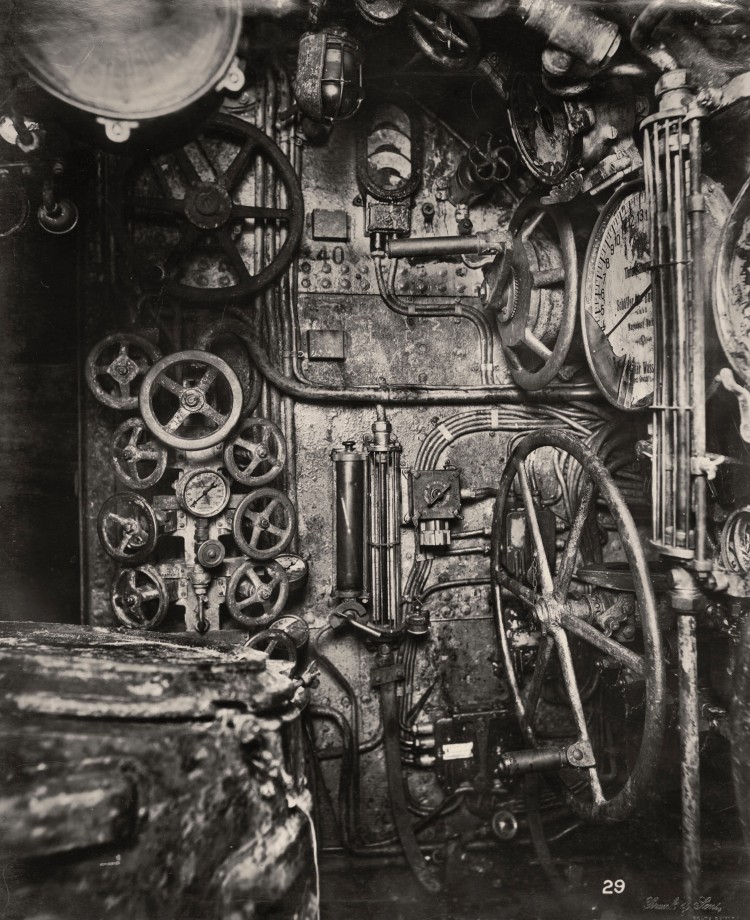 uboat-interieur-controles-sousmarin-15
