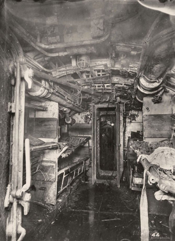 uboat-interieur-controles-sousmarin-18