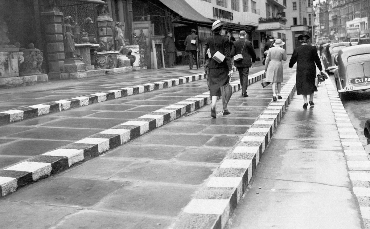 londres-ww2-blackout-ligne-blanche-zebre-05